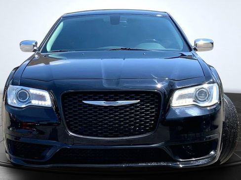 Used 2018 Chrysler 300 Limited RWD image 3