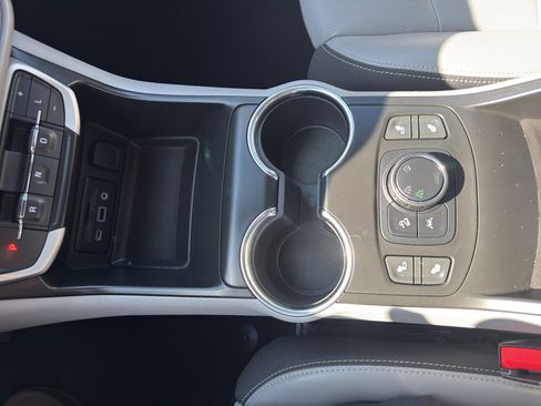 Used 2023 GMC Terrain SLT image 22