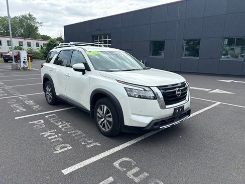 Used 2023 Nissan Pathfinder SL AWD/4WD image 1