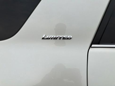 Used 2021 Toyota 4Runner Limited AWD/4WD image 9