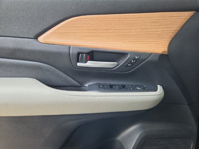 Certified 2025 Toyota Grand Highlander FWD image 19