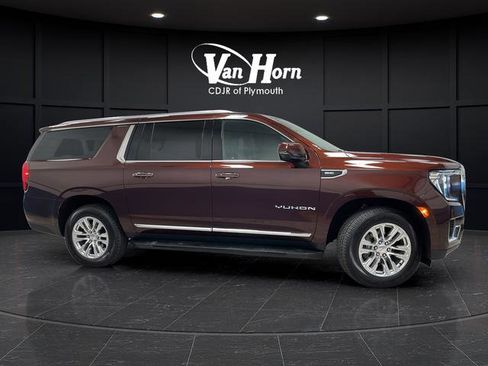 Used 2022 GMC Yukon XL SLT w/ SLT Premium Package AWD/4WD image 8