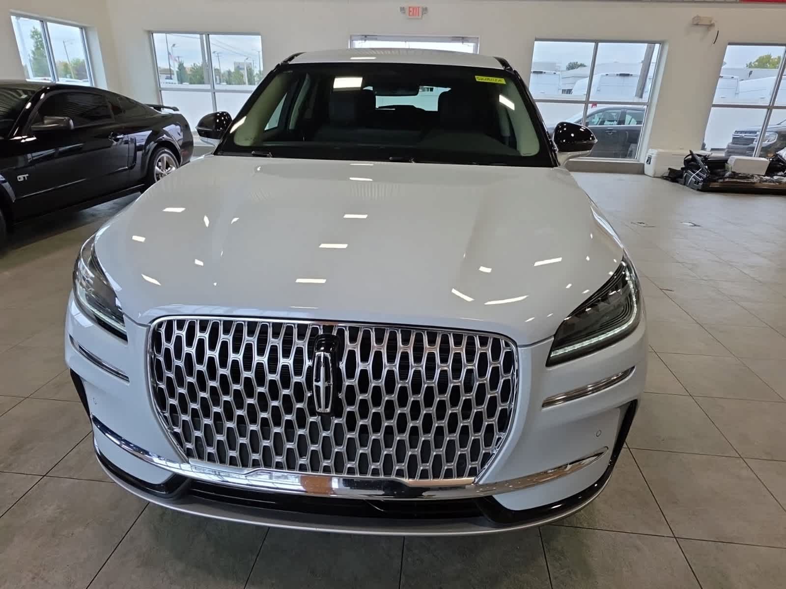 Used 2025 Lincoln Corsair AWD image 2