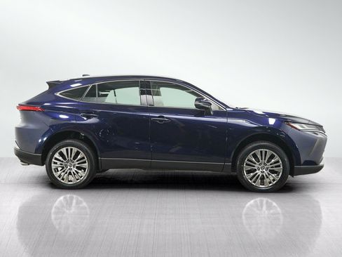 Used 2021 Toyota Venza XLE w/ Softex Package AWD/4WD image 6