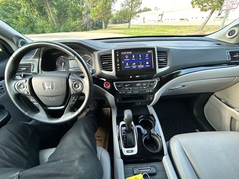 Used 2017 Honda Ridgeline RTL-E image 17