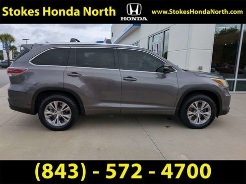 Used 2015 Toyota Highlander XLE FWD image 11