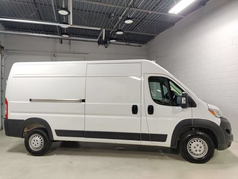 Used 2024 RAM ProMaster 2500 w/ Convenience Group FWD image 4