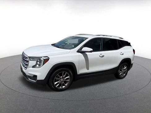 Used 2024 GMC Terrain SLT AWD/4WD image 7