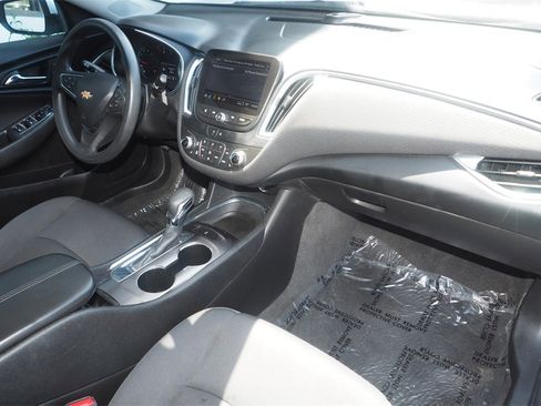 Used 2021 Chevrolet Malibu LT image 30