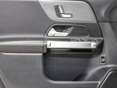 Used 2022 Mercedes-Benz GLB 250 4MATIC image 21
