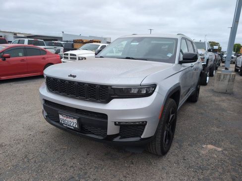 Used 2022 Jeep Grand Cherokee L Limited w/ Black Appearance Package AWD/4WD image 1