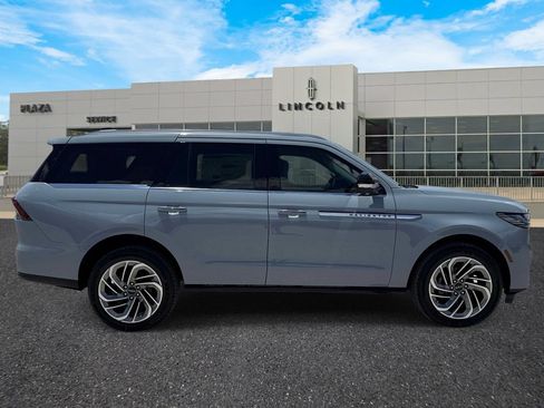 New 2026 Lincoln Navigator Reserve AWD/4WD image 2