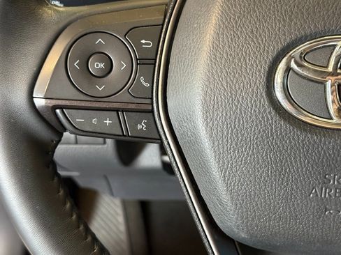 Used 2022 Toyota Camry SE image 11