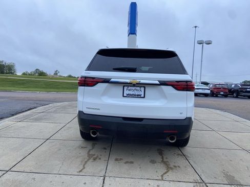 Used 2022 Chevrolet Traverse LT FWD image 11