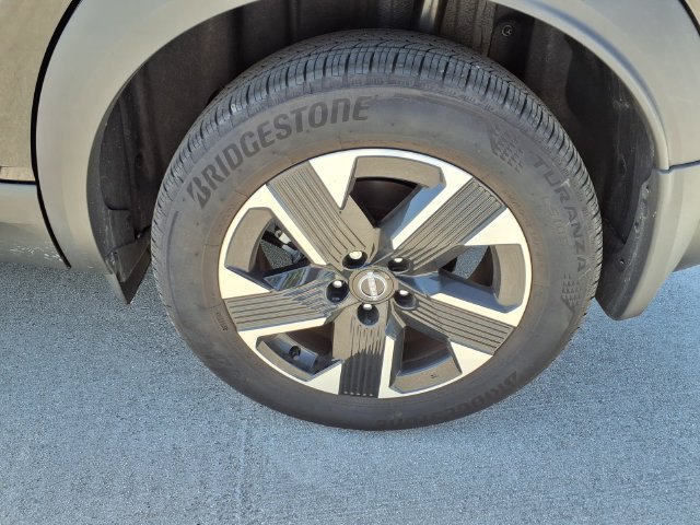 Certified 2025 Nissan Kicks SV AWD/4WD image 20
