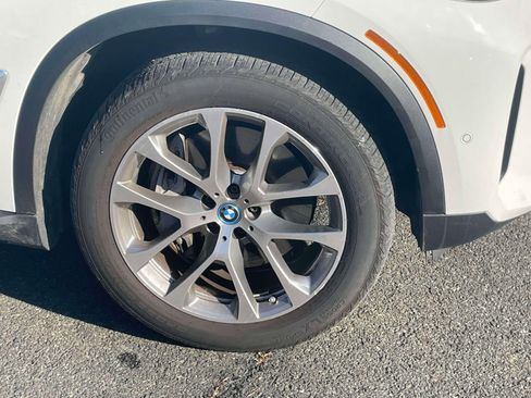 Used 2025 BMW X5 xDrive50e image 9