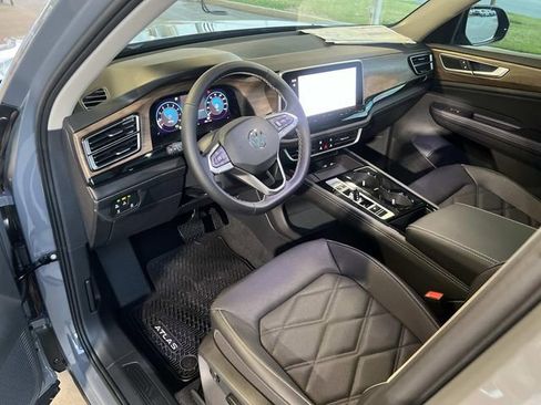 New 2026 Volkswagen Atlas SE FWD image 12