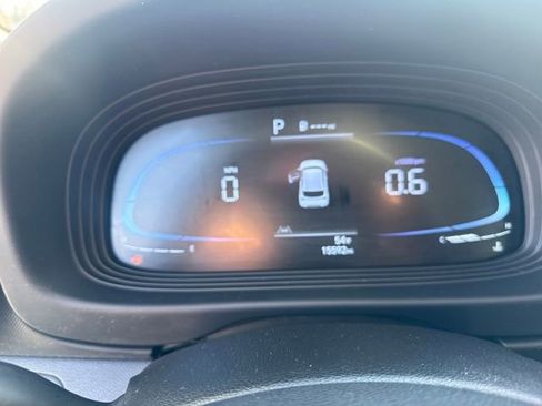 Used 2024 Hyundai Venue SEL image 12