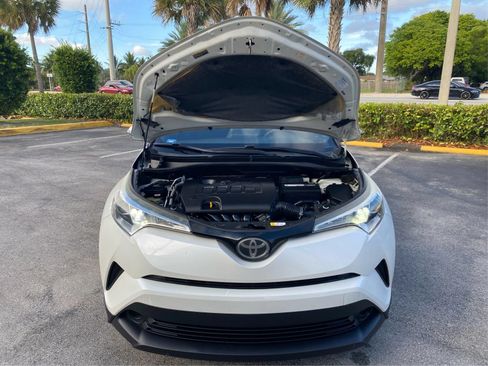 Used 2019 Toyota C-HR XLE FWD image 11