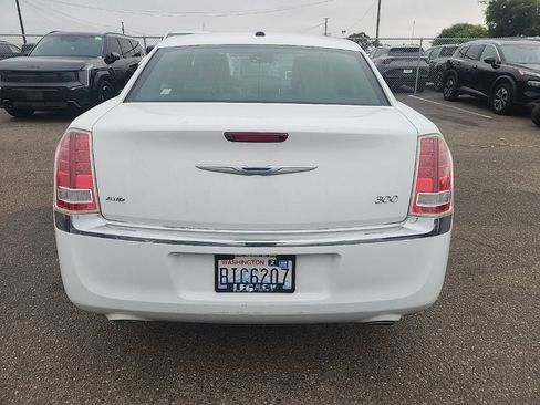 Used 2013 Chrysler 300 AWD w/ Driver Convenience Group image 10
