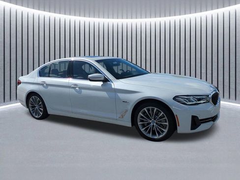 Certified 2023 BMW 530e xDrive w/ Premium Package image 3