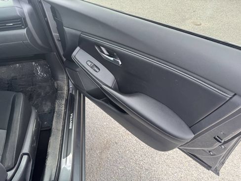 Used 2021 Nissan Sentra SV image 4