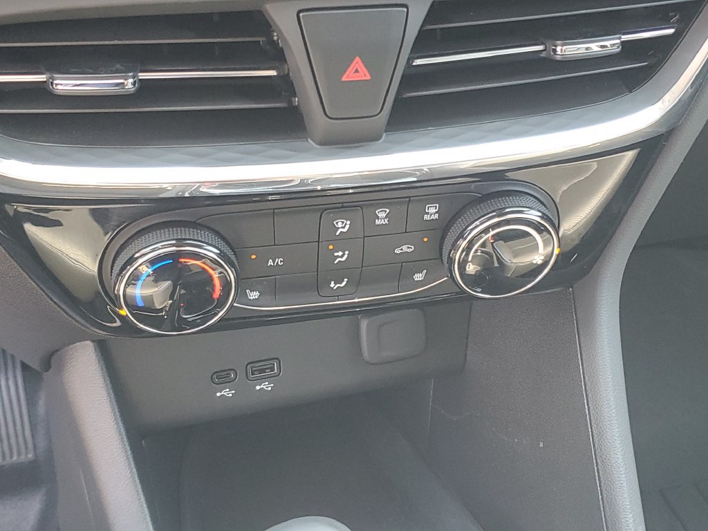 Used 2025 Buick Encore GX Sport Touring w/ Comfort Package FWD image 18