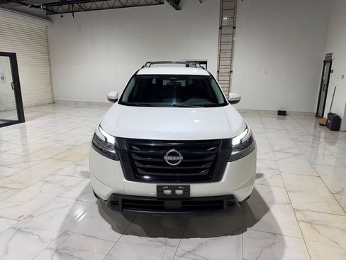 Used 2022 Nissan Pathfinder SV FWD image 2