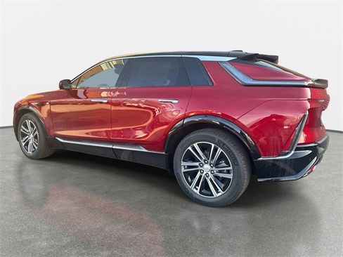 New 2025 Cadillac Lyriq Luxury image 2