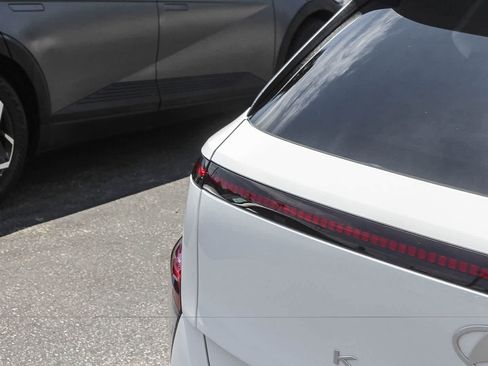 Certified 2024 Hyundai Kona SEL FWD image 8