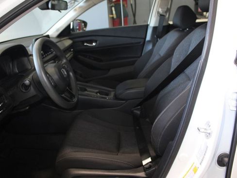 Used 2023 Honda Accord EX image 10