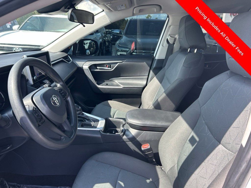 Used 2024 Toyota RAV4 XLE FWD image 2