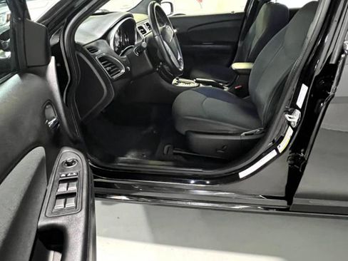 Used 2012 Chrysler 200 Touring image 4
