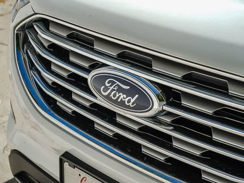 Used 2019 Ford Edge SEL w/ Equipment Group 201A image 9