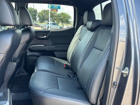 Used 2019 Toyota Tacoma TRD Off-Road AWD/4WD image 14
