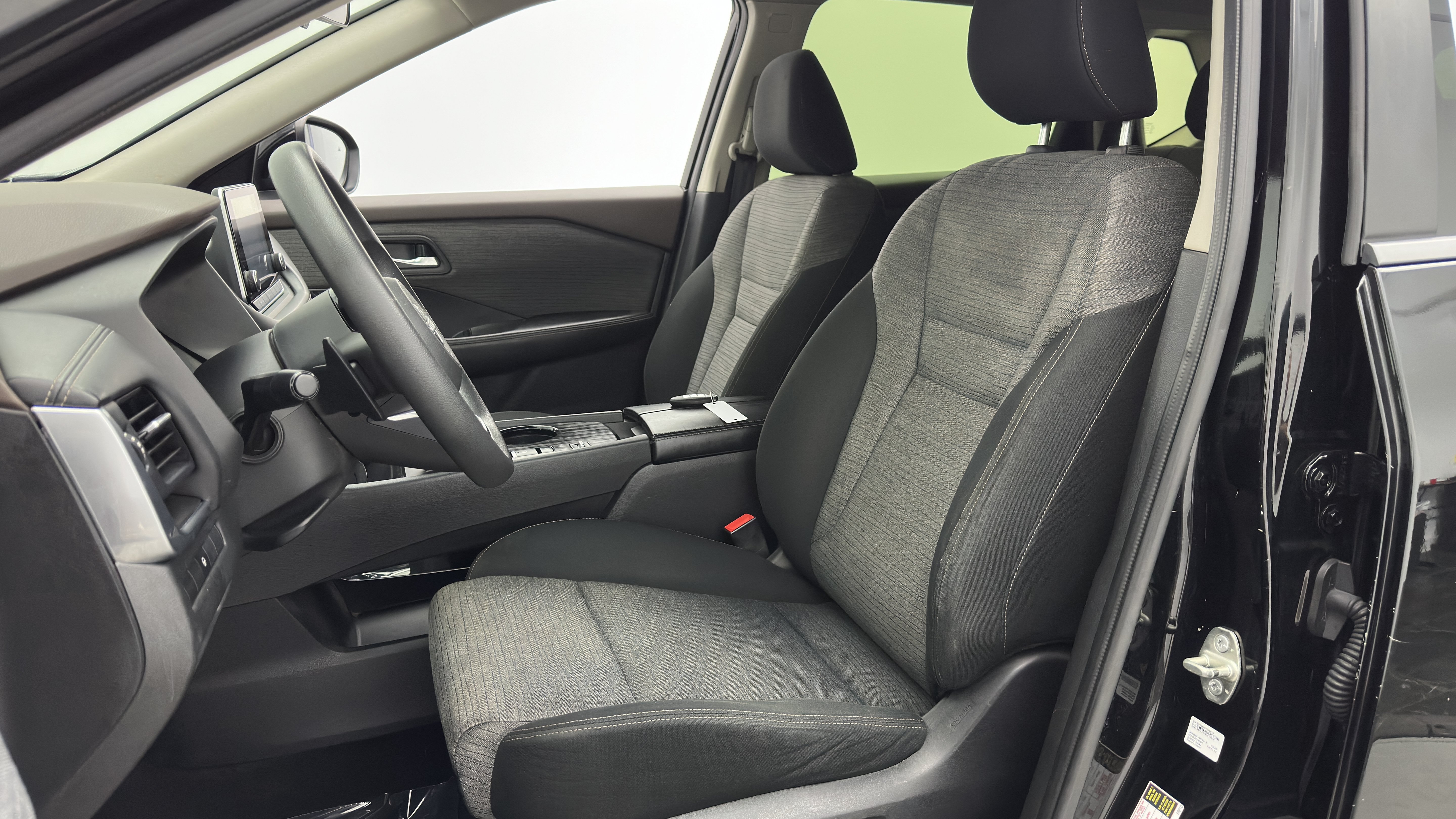 Used 2023 Nissan Rogue SV FWD image 25