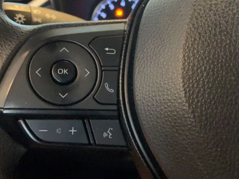 Used 2020 Toyota RAV4 LE FWD image 17