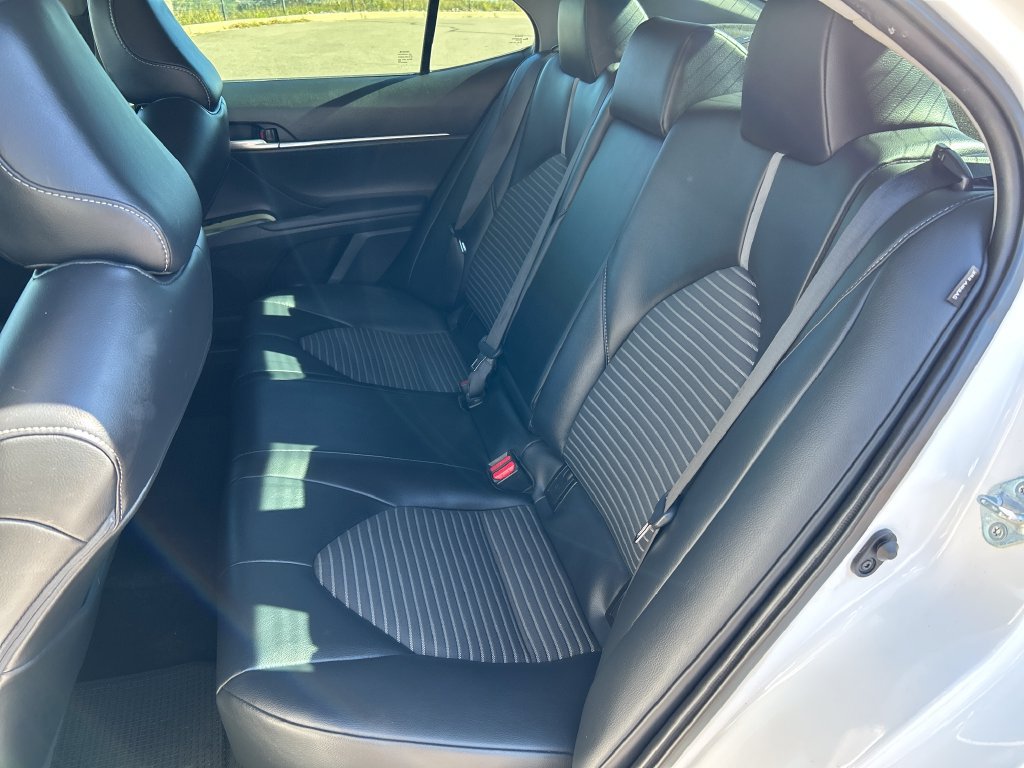Used 2021 Toyota Camry SE FWD image 18