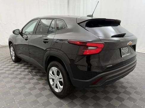 Used 2024 Chevrolet Trax LS FWD image 6