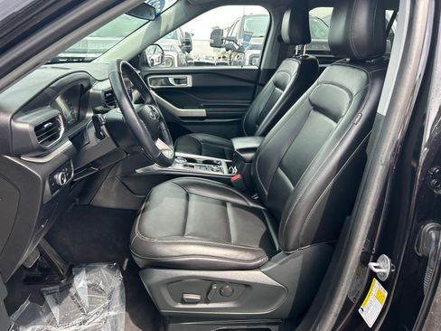Certified 2023 Ford Explorer XLT w/ Equipment Group 202A AWD/4WD image 8
