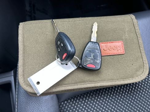 Used 2014 Jeep Compass Latitude w/ Sun/Sound Group image 25