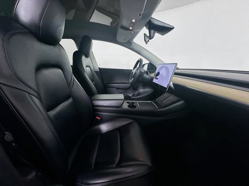 Used 2021 Tesla Model Y Long Range image 31