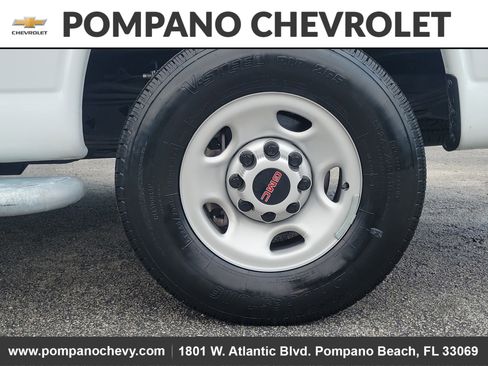Used 2024 GMC Savana 2500 w/ Driver Convenience Package image 9