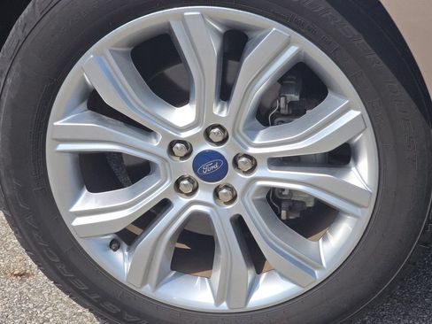 Used 2020 Ford Edge Titanium FWD image 10