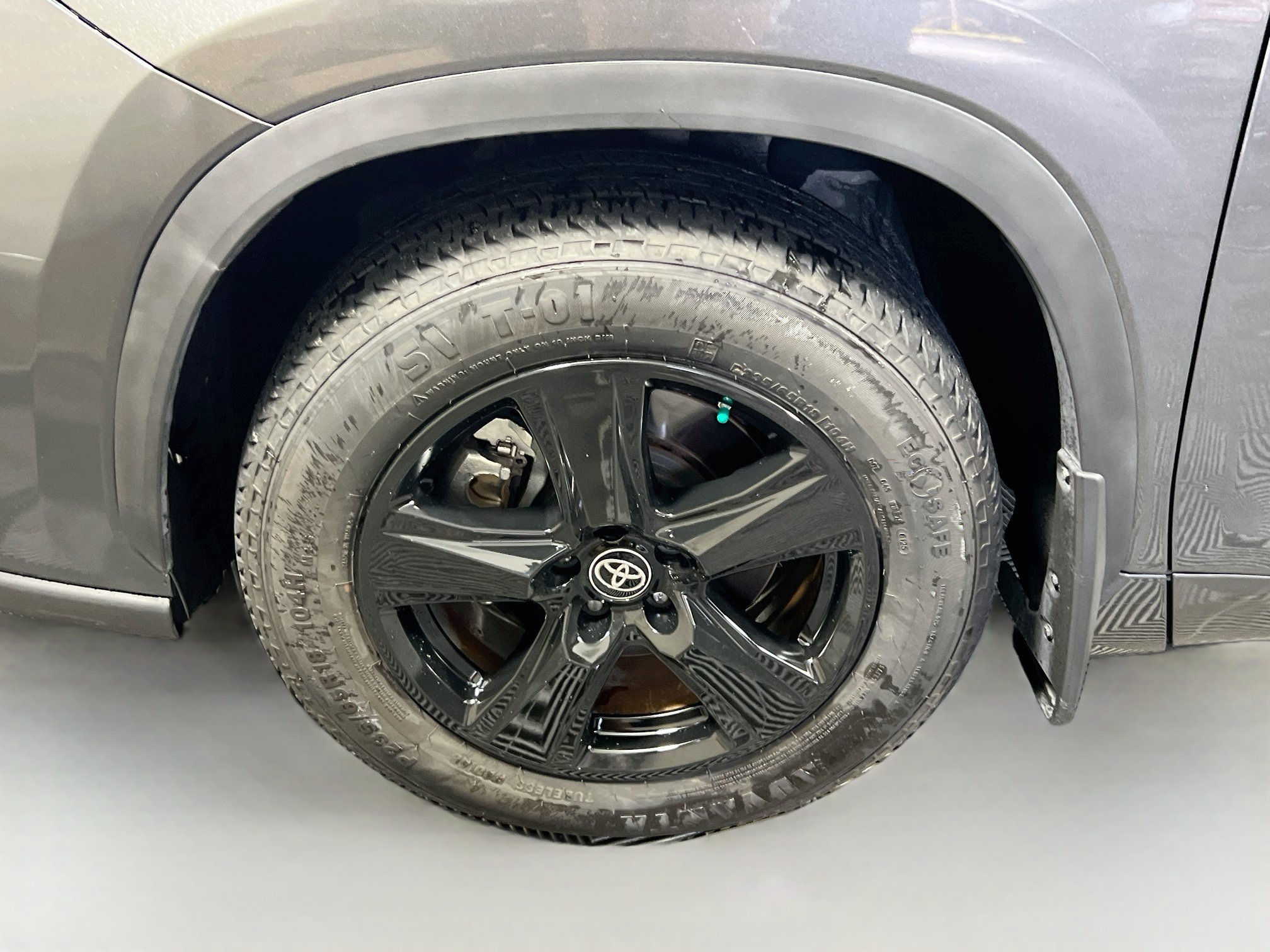 Used 2022 Toyota Highlander LE AWD/4WD image 13
