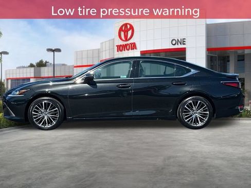 Used 2025 Lexus ES 300h w/ Premium Package FWD image 9