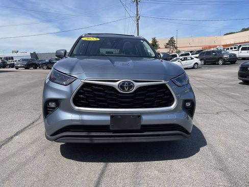 Used 2022 Toyota Highlander XLE AWD/4WD image 5
