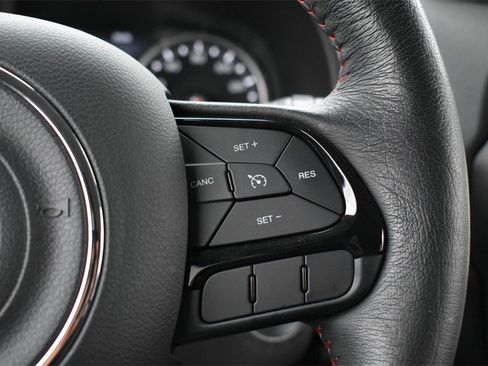 Used 2022 Jeep Renegade Trailhawk w/ Trailer Tow Group image 17