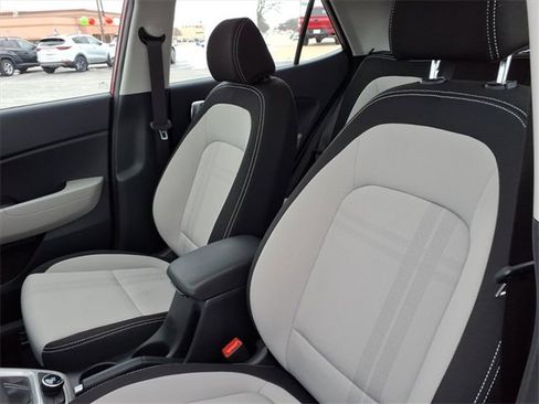 Used 2025 Hyundai Venue SEL image 14