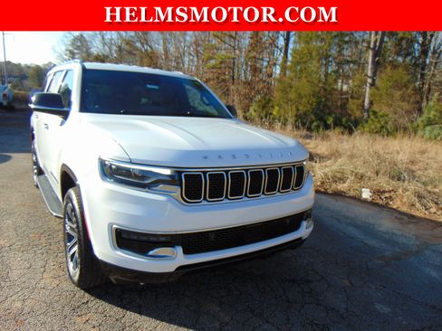 Certified 2025 Jeep Wagoneer 4WD image 13